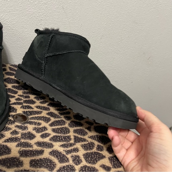 UGG Ultra Mini Classic Slip On Casual Boots Black Suede Modest Womens 8 - Picture 4 of 9